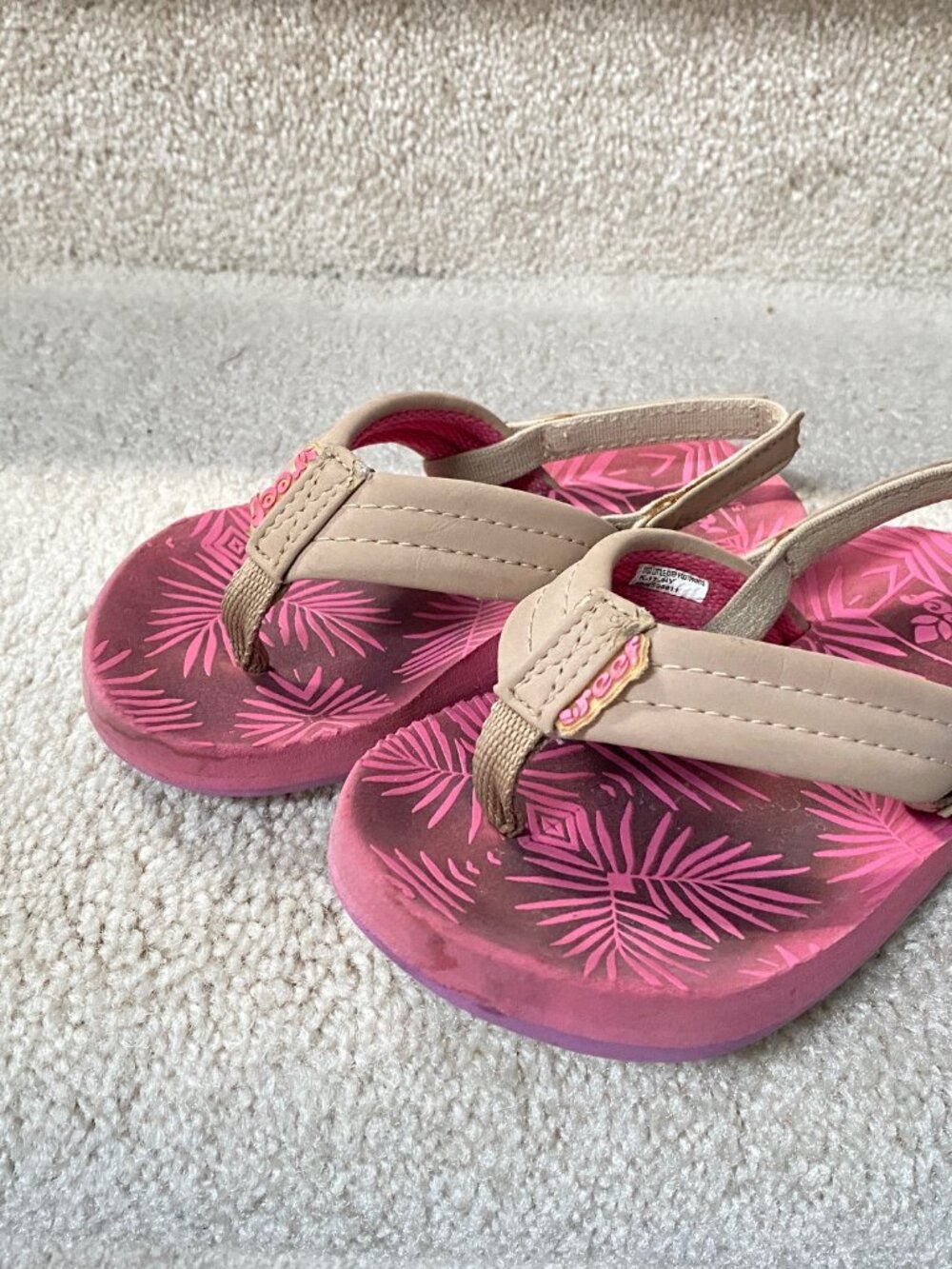 Reef Sandals Size 5/6 + FREE Girls Bundle @bdcrowe33's
